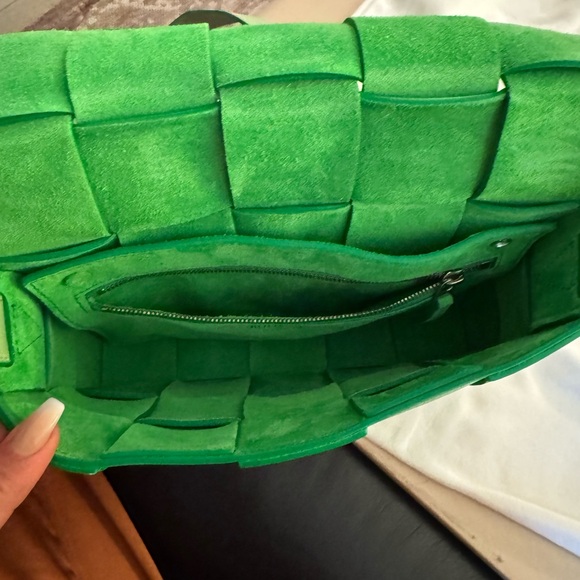 Bottega Veneta Cassette leather crossbody bag - Picture 6 of 13